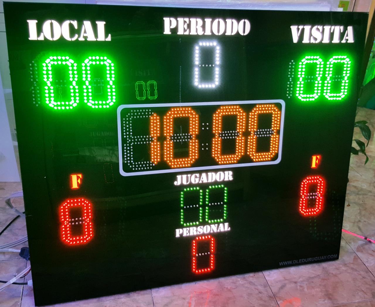 Tablero de básquet profesional con local, visita, período y reloj