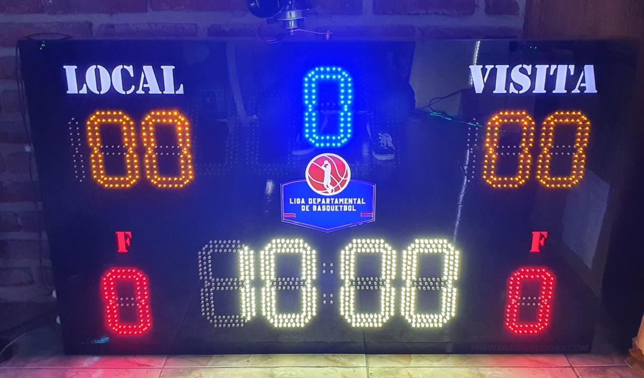 Tablero de liga deportiva con reloj